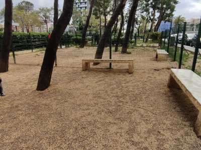 ...e una terza in via Rodolfo Redi. Queste ultime due sono state realizzate da aziende che vendono articoli per animali su terreno dato in concessione dal Comune